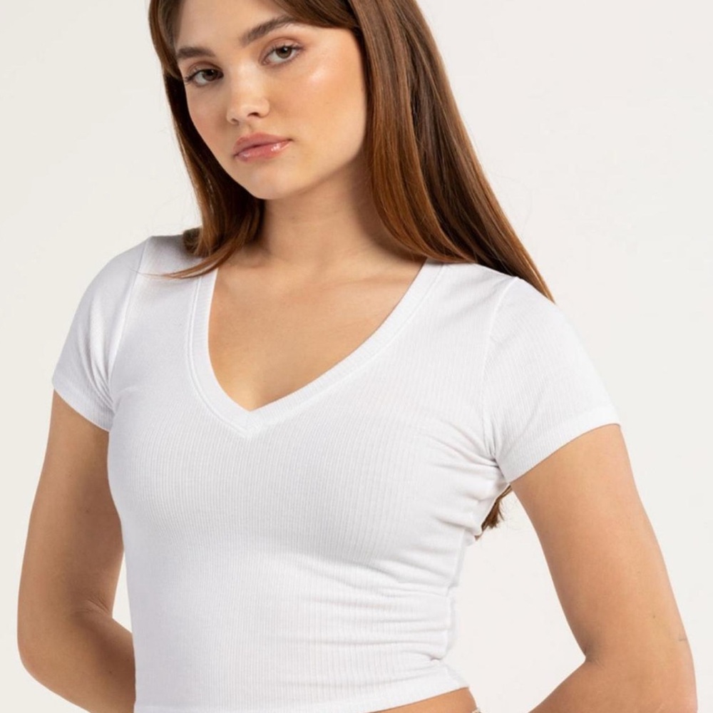 Tilly's White Ribbed V-Neck Tee